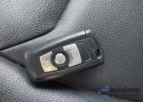 2015 BMW 320I xDrive z USA, uszkodzony, nr VIN WBA3C3C52FP663810